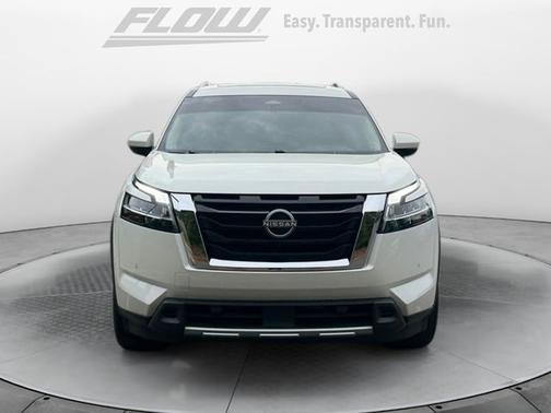 White 2024 Nissan Pathfinder Platinum