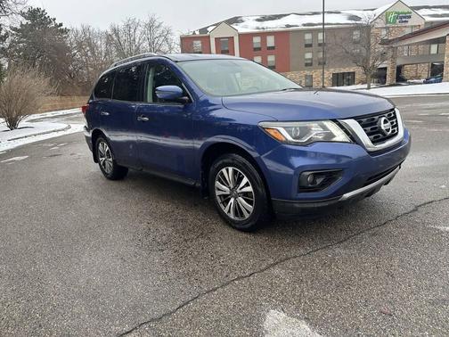 2017 Nissan Pathfinder SL