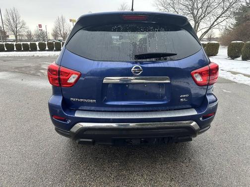 2017 Nissan Pathfinder SL