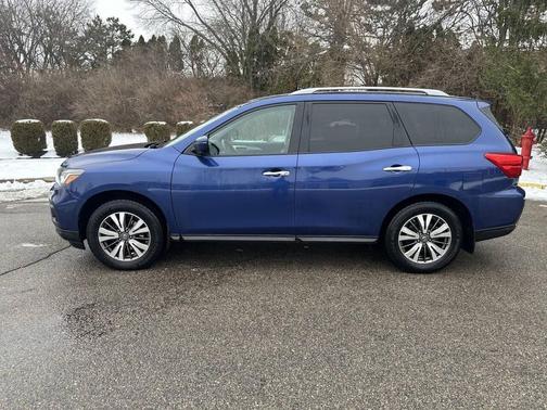 2017 Nissan Pathfinder SL