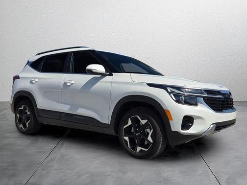 Snow White Pearl 2025 Kia Seltos EX