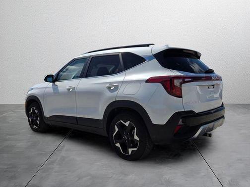 Snow White Pearl 2025 Kia Seltos EX