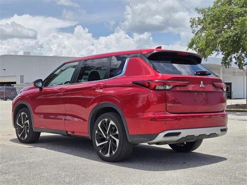 2022 Mitsubishi Outlander SE