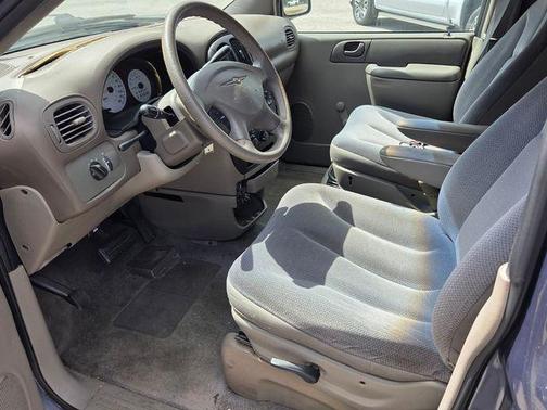 2002 Chrysler Voyager 
