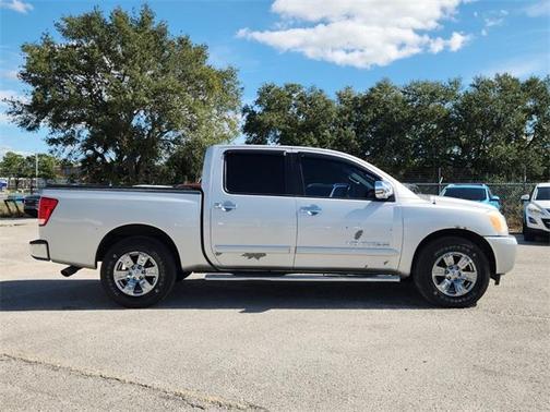 2013 Nissan Titan SV