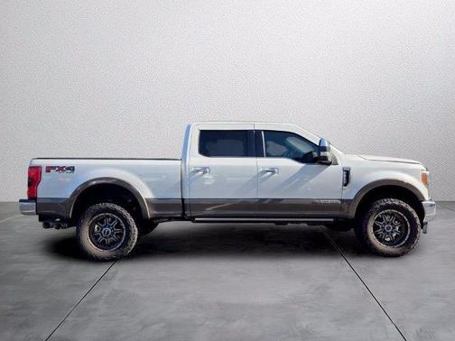 White 2017 Ford F-250 Lariat