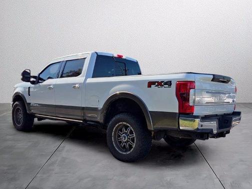 White 2017 Ford F-250 Lariat