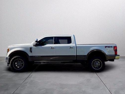 White 2017 Ford F-250 Lariat