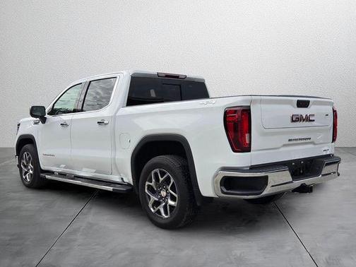 White 2024 GMC Sierra 1500 SLT