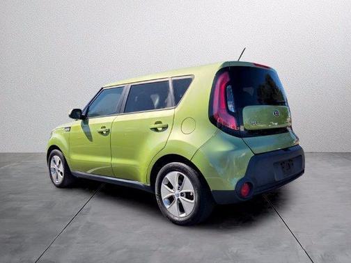Green 2016 Kia Soul Base