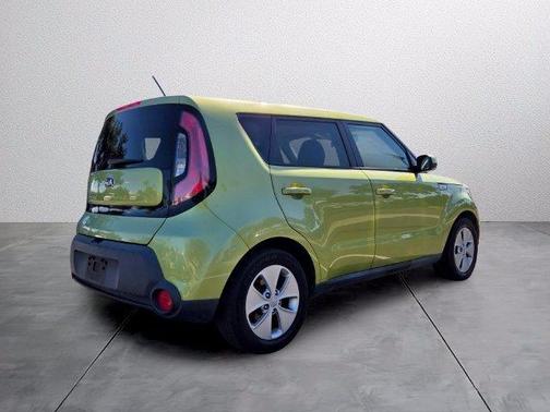 Green 2016 Kia Soul Base