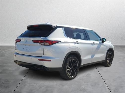 2022 Mitsubishi Outlander Black Edition