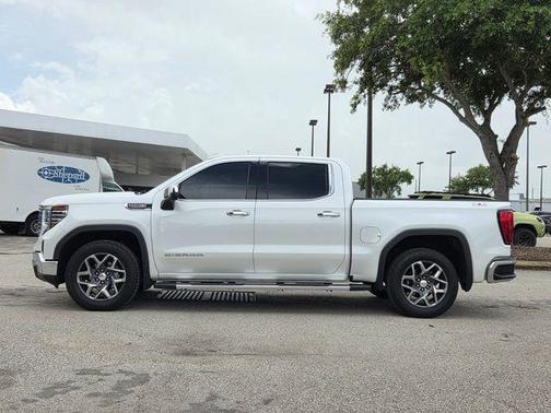 White Frost Tri-Coat 2022 GMC Sierra 1500 SLT
