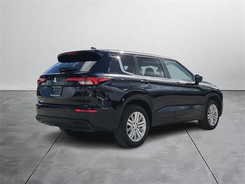 2024 Mitsubishi Outlander ES