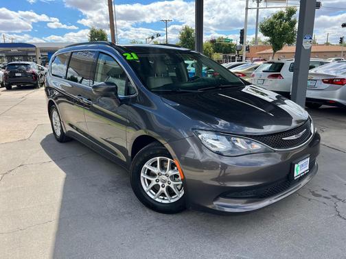 2021 Chrysler Voyager LXI