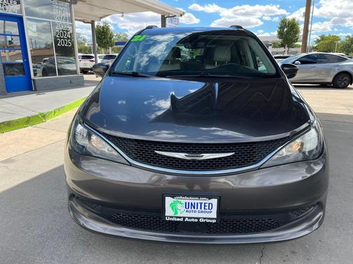 2021 Chrysler Voyager LXI