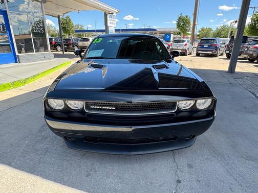 Black Clearcoat 2013 Dodge Challenger SXT