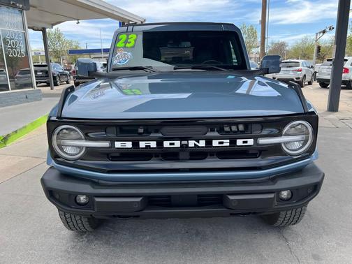 Azure Gray Metallic Tri-Coat 2023 Ford Bronco Outer Banks