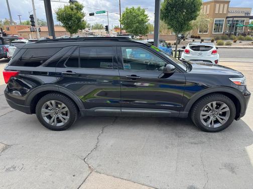 Agate Black Metallic 2022 Ford Explorer XLT