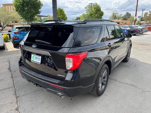 Agate Black Metallic 2022 Ford Explorer XLT