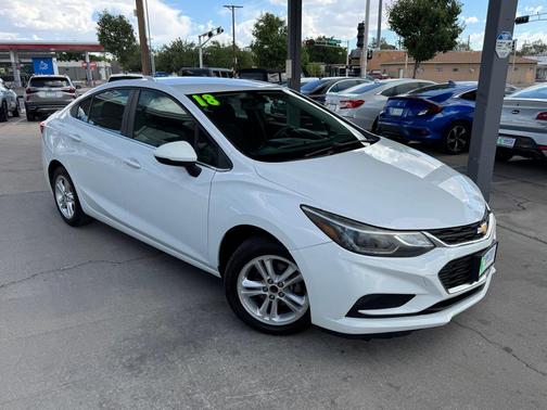 Summit White 2018 Chevrolet Cruze LT