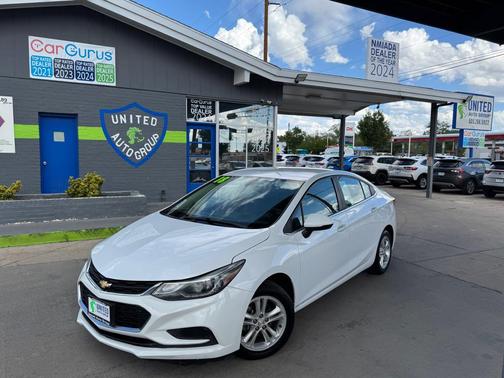 Summit White 2018 Chevrolet Cruze LT