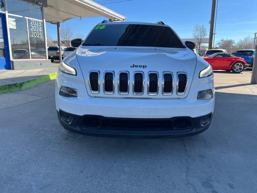 2016 Jeep Cherokee Sport