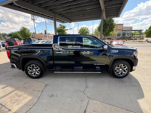 Onyx Black 2022 GMC Sierra 1500 SLT