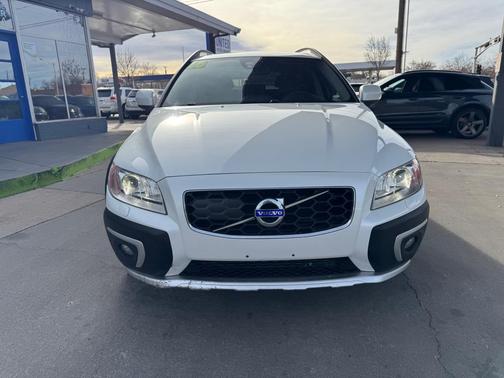 2016 Volvo XC70 T5 Drive-E Platinum
