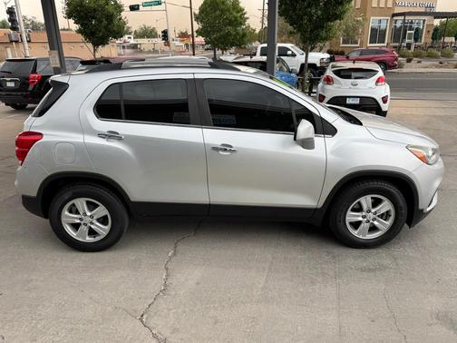Silver Ice Metallic 2018 Chevrolet Trax LT