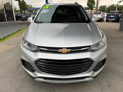 Silver Ice Metallic 2018 Chevrolet Trax LT