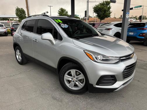 Silver Ice Metallic 2018 Chevrolet Trax LT