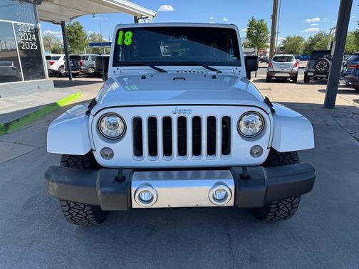 Bright White Clearcoat 2018 Jeep Wrangler JK Unlimited Sahara