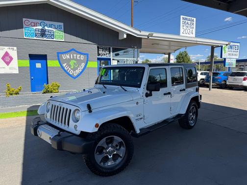 Bright White Clearcoat 2018 Jeep Wrangler JK Unlimited Sahara