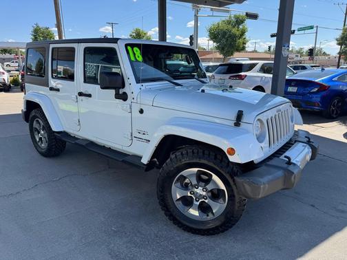 Bright White Clearcoat 2018 Jeep Wrangler JK Unlimited Sahara