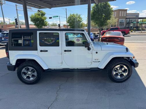 Bright White Clearcoat 2018 Jeep Wrangler JK Unlimited Sahara
