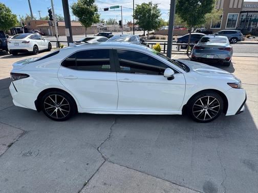 Ice Cap 2023 Toyota Camry SE