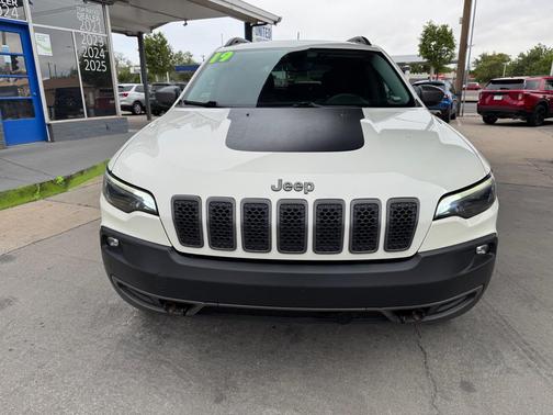 Pearl White Pearlcoat 2019 Jeep Cherokee Trailhawk