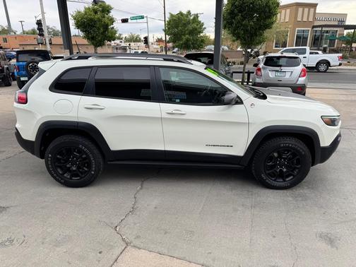 Pearl White Pearlcoat 2019 Jeep Cherokee Trailhawk