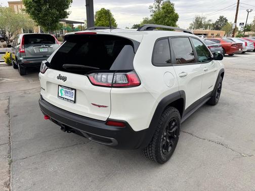 Pearl White Pearlcoat 2019 Jeep Cherokee Trailhawk