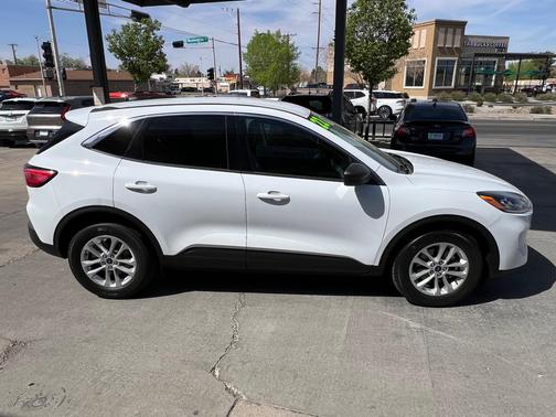 WHITE 2022 Ford Escape SE