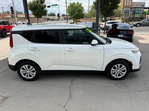 Snow White Pearl 2022 Kia Soul LX