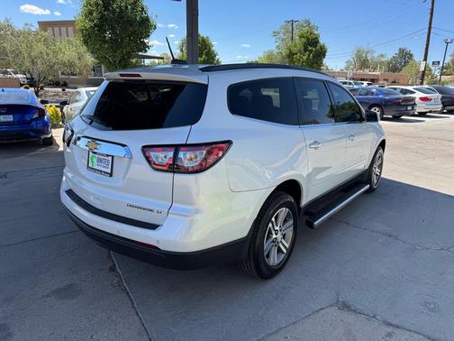 WHITE 2016 Chevrolet Traverse 2LT