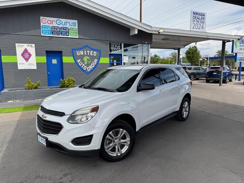 Summit White 2017 Chevrolet Equinox LS