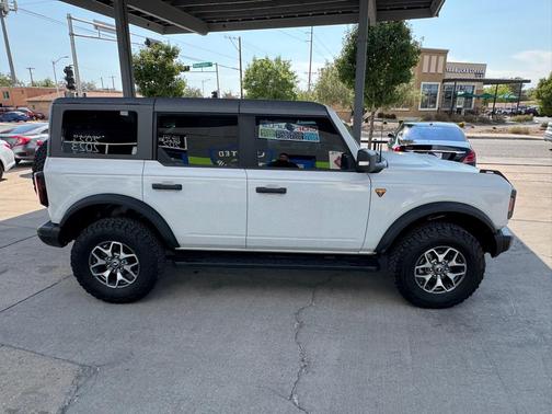 Oxford White 2023 Ford Bronco Badlands