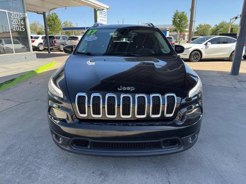 Diamond Black Crystal Pearlcoat 2017 Jeep Cherokee Latitude