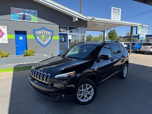 Diamond Black Crystal Pearlcoat 2017 Jeep Cherokee Latitude