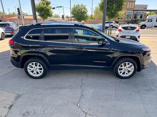 Diamond Black Crystal Pearlcoat 2017 Jeep Cherokee Latitude