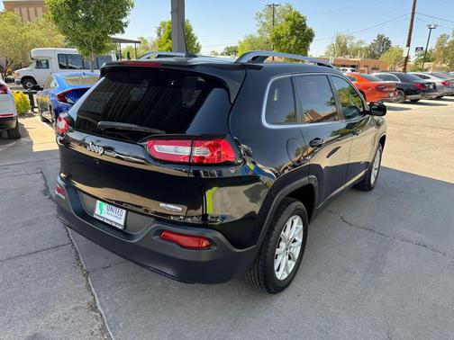 Diamond Black Crystal Pearlcoat 2017 Jeep Cherokee Latitude