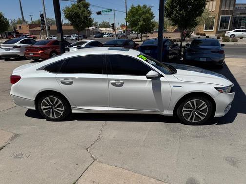 Platinum White Pearl 2020 Honda Accord Hybrid EX